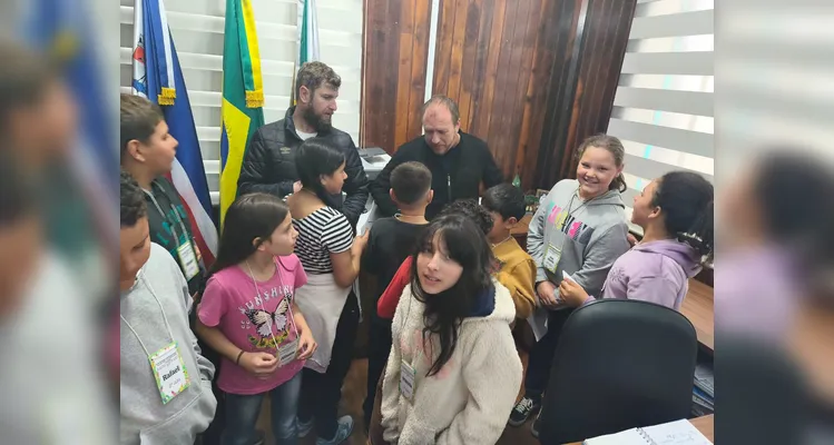 Veja a série de registros do trabalho em sala de aula e na Prefeitura.