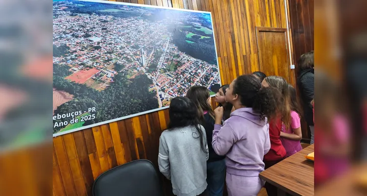 Veja a série de registros do trabalho em sala de aula e na Prefeitura.