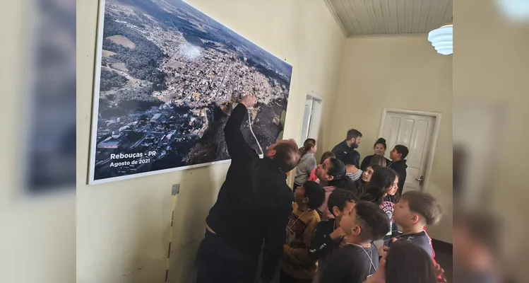Veja a série de registros do trabalho em sala de aula e na Prefeitura.