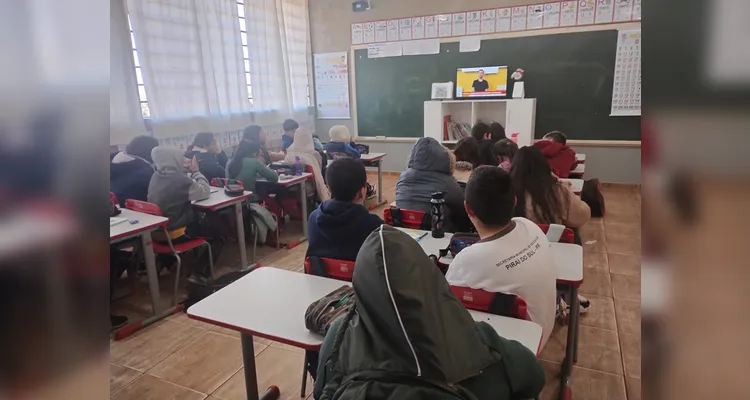 Veja a série de registros do amplo trabalho em sala de aula.