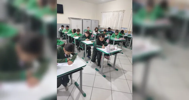 Confira momentos do trabalho em sala de aula.