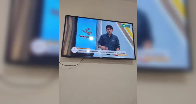 Confira momentos do trabalho em sala de aula.