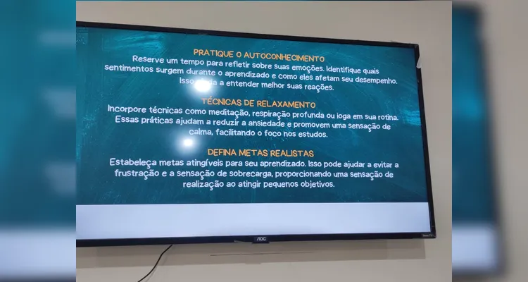 Confira momentos do trabalho em sala de aula.