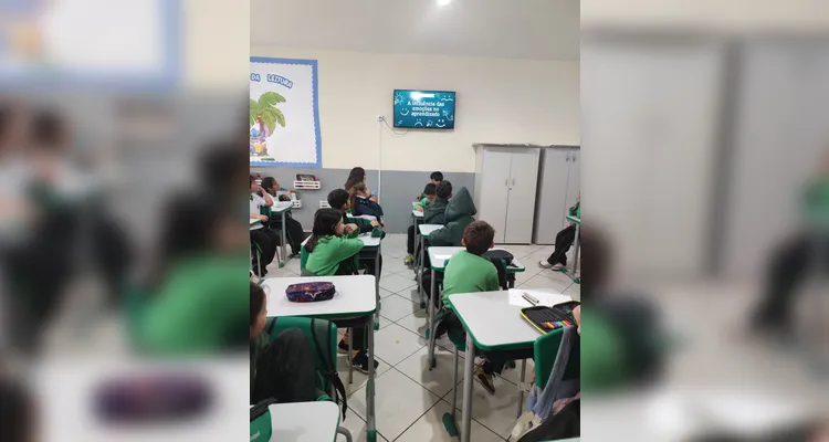 Confira momentos do trabalho em sala de aula.