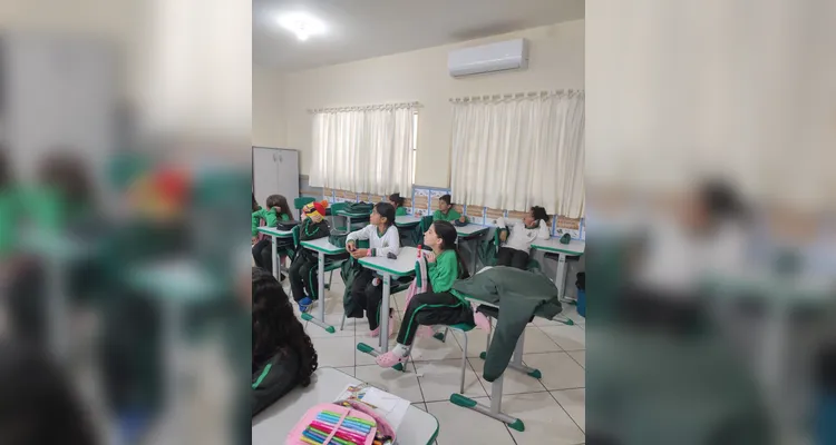 Confira momentos do trabalho em sala de aula.