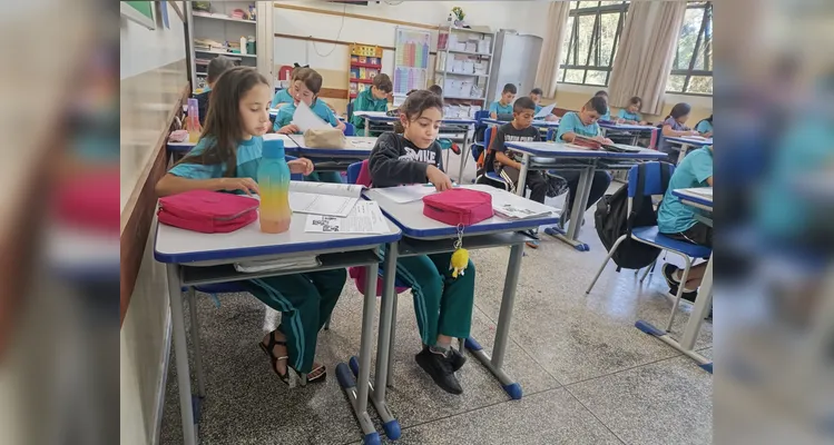 Educandos participam ativamente do processo.