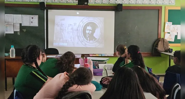Produções contribuíram para educandos elucidarem o que aprenderam do conteúdo histórico.