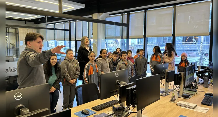 Confira como foi a visita da turma à sede do Grupo aRede.