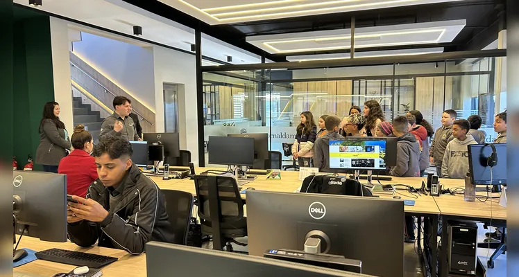 Confira como foi a visita da turma à sede do Grupo aRede.