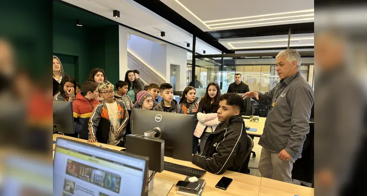 Confira como foi a visita da turma à sede do Grupo aRede.