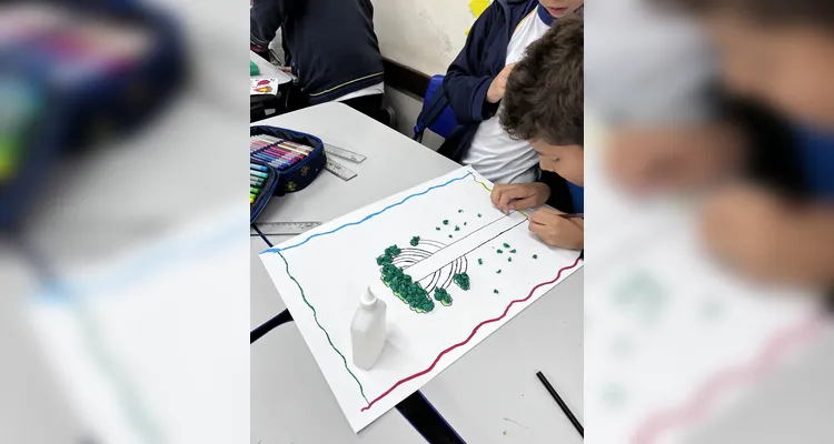 Como atividade, os alunos representaram os símbolos estudados através de ilustrações.