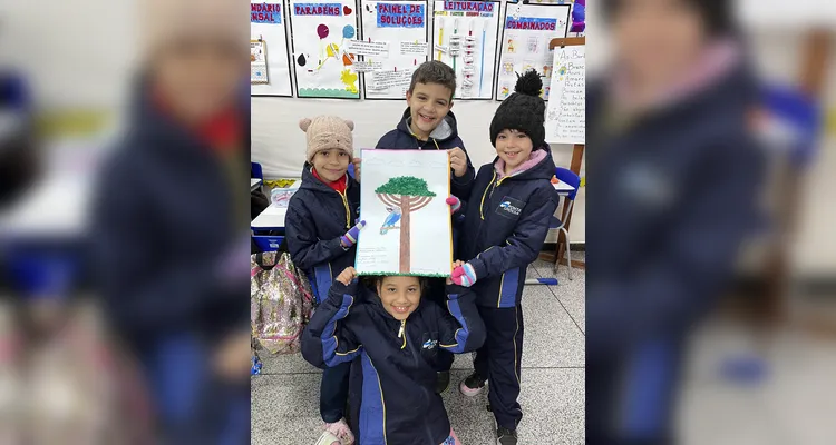Como atividade, os alunos representaram os símbolos estudados através de ilustrações.