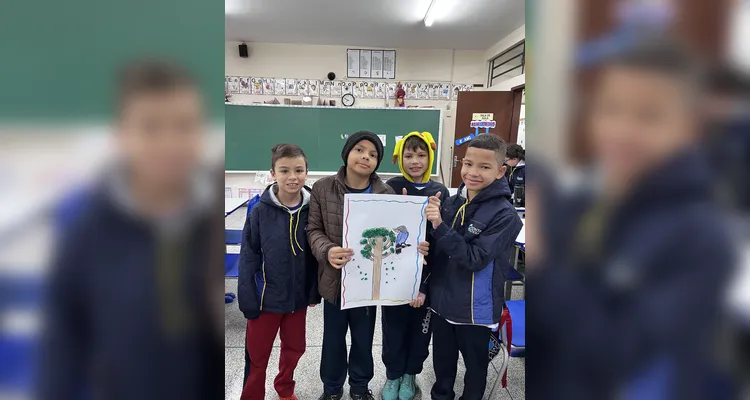 Como atividade, os alunos representaram os símbolos estudados através de ilustrações.