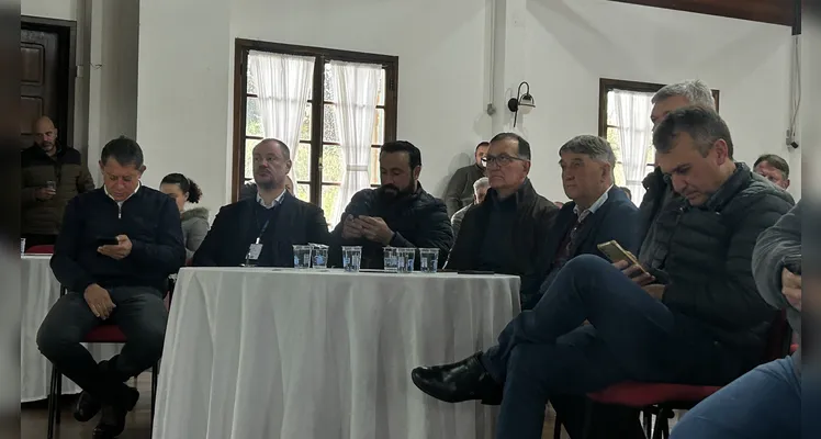 Prefeitos da região estiveram presentes.
