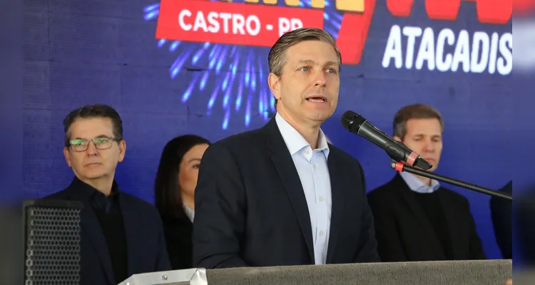 Ederson Muffato, diretor do Grupo Muffato, em discurso na inauguração de nova unidade