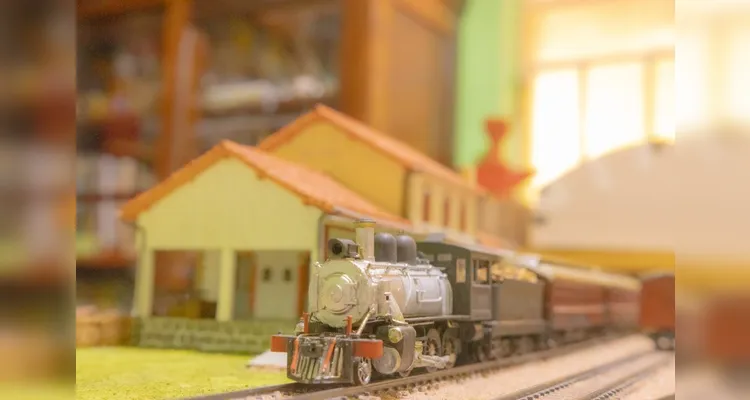 Conheça a arte em miniatura e o voluntariado de Mario Cezar Lopes