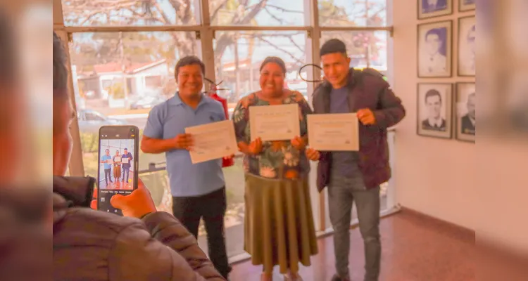 Câmara homenageia equipe da UEPG que desenvolveu manual científico indígena