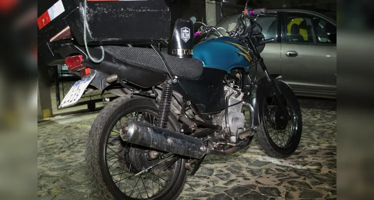 Homem é preso após ser visto com moto furtada; veículo havia sido comprado no Facebook