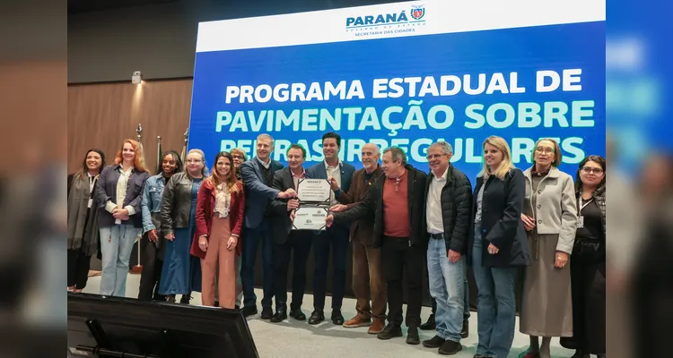 O secretário das Cidades, Guto Silva, lança nesta terça-feira (15) o Programa Estadual Pavimentação sobre Pedras Irregulares  - Foto: Geraldo Bubniak/AEN