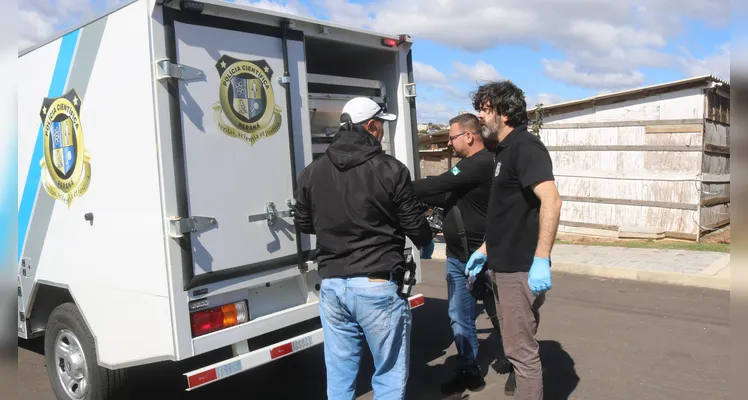 Homem afunda o pé em matagal e localiza ossada humana em PG