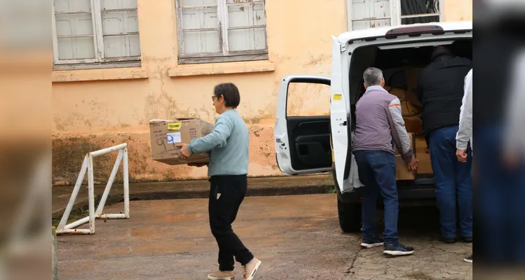 Defesa Civil encaminha 5,2 mil telhas para famílias afetadas por chuva de granizo em Castro