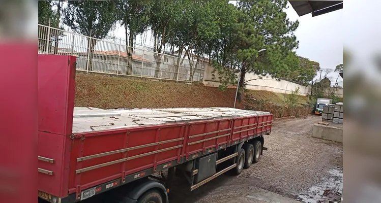 Defesa Civil encaminha 5,2 mil telhas para famílias afetadas por chuva de granizo em Castro