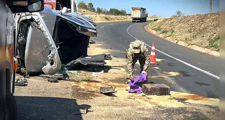 Teto da caminhonete precisou ser retirado.