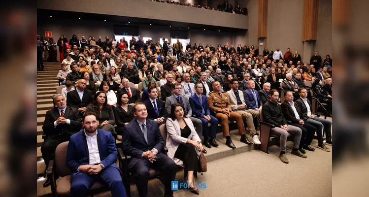 Confira imagens da cerimônia de entrega dos títulos de cidadania em PG