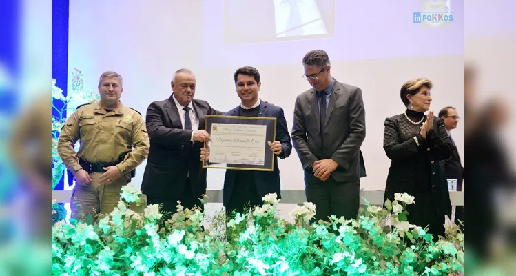 Confira imagens da cerimônia de entrega dos títulos de cidadania em PG