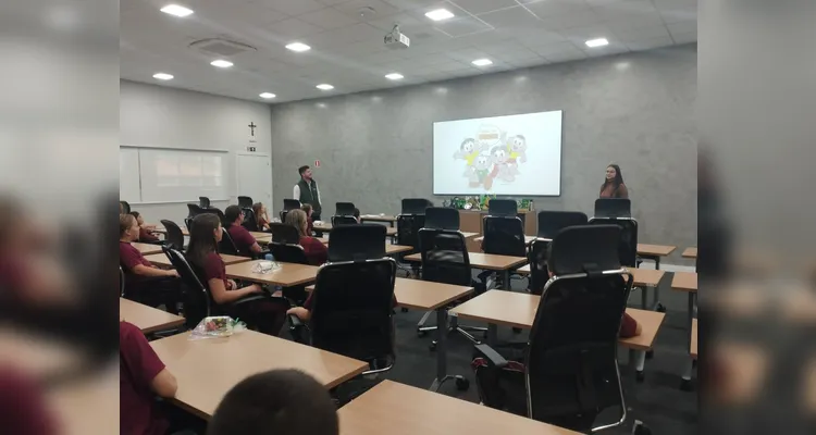 A classe também realizou uma visita a uma cooperativa de crédito para se aprofundar nos estudos sobre cooperativismo.