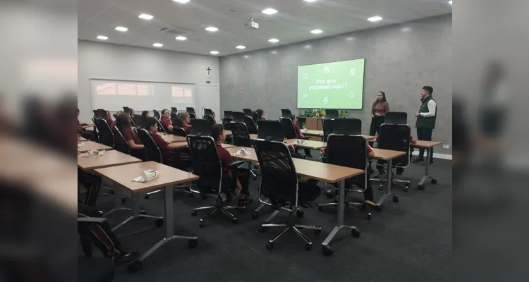 A classe também realizou uma visita a uma cooperativa de crédito para se aprofundar nos estudos sobre cooperativismo.