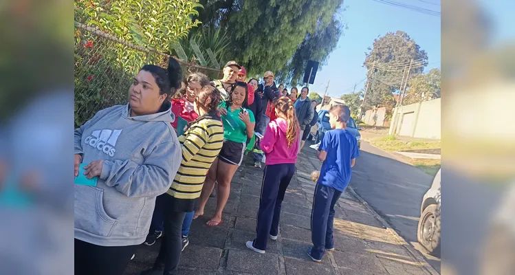 A partir dos estudos realizados em sala, a turma realizou apresentações nas demais turmas da escola e distribuiu folders informativos aos familiares dos educandos.
