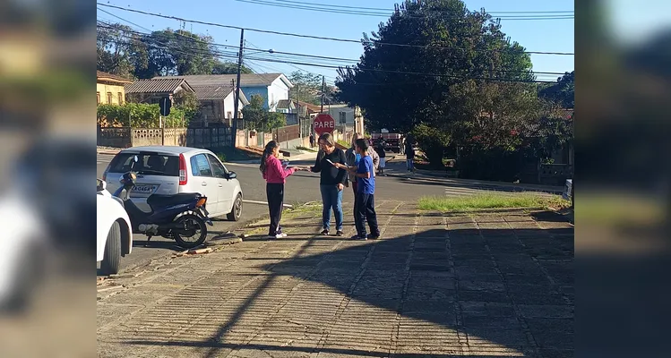 A partir dos estudos realizados em sala, a turma realizou apresentações nas demais turmas da escola e distribuiu folders informativos aos familiares dos educandos.