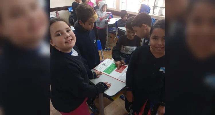 A partir dos estudos realizados em sala, a turma realizou apresentações nas demais turmas da escola e distribuiu folders informativos aos familiares dos educandos.