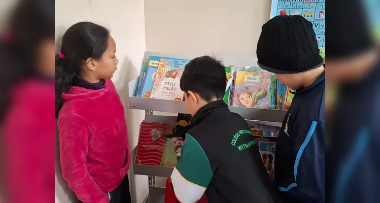 A turma também recorreu a livros para conhecer o vasto universo criado pelo autor.