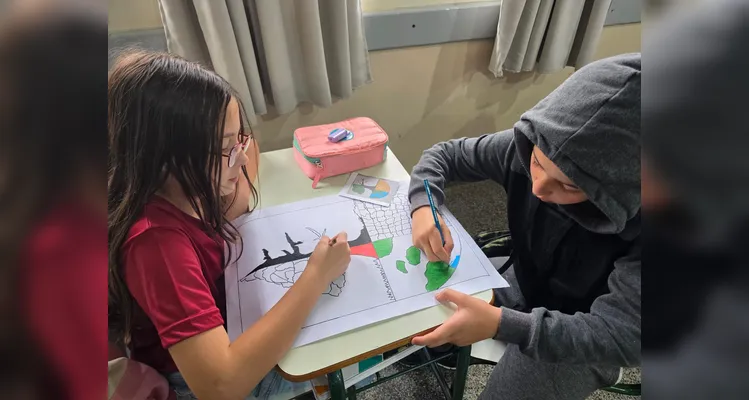 Posteriormente, os alunos elaboraram cartazes e folders e realizaram apresentações aos demais colegas do terceiro e quarto ano da escola.
