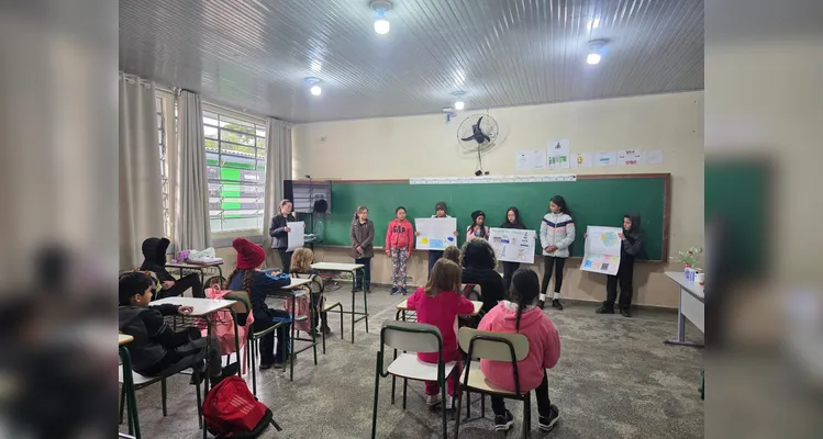 Posteriormente, os alunos elaboraram cartazes e folders e realizaram apresentações aos demais colegas do terceiro e quarto ano da escola.
