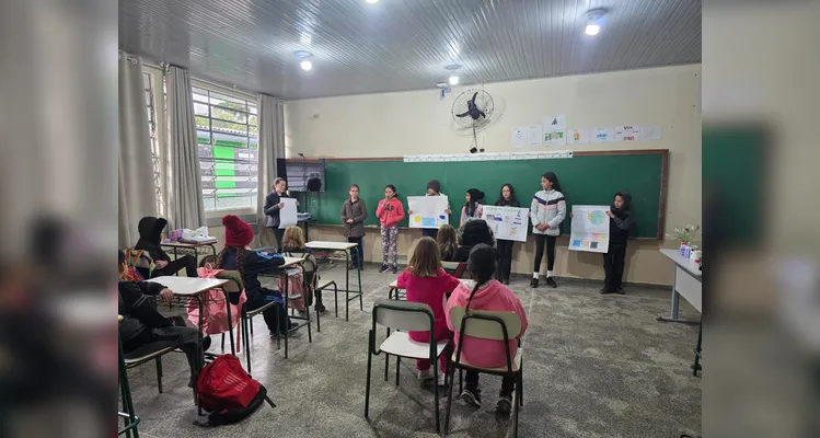 Posteriormente, os alunos elaboraram cartazes e folders e realizaram apresentações aos demais colegas do terceiro e quarto ano da escola.