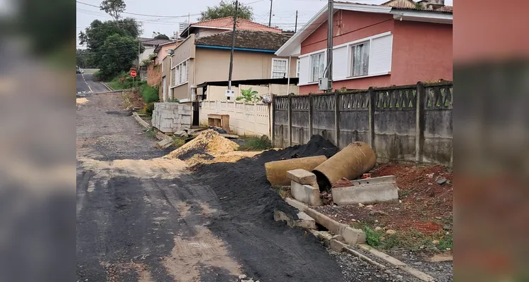 Moradores do bairro Olarias são prejudicados por obra paralisada