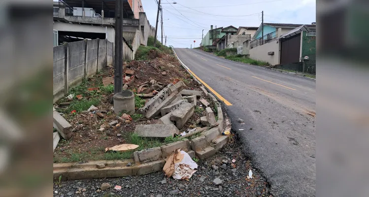 Moradores do bairro Olarias são prejudicados por obra paralisada