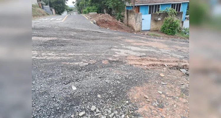 Moradores do bairro Olarias são prejudicados por obra paralisada