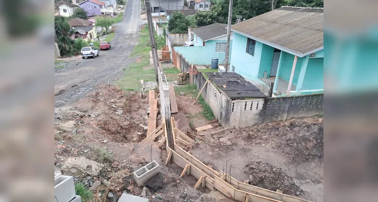 Moradores do bairro Olarias são prejudicados por obra paralisada