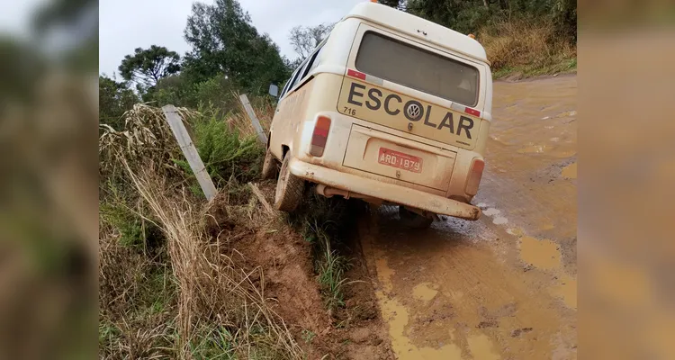 A pista estava molhada no momento do fato.
