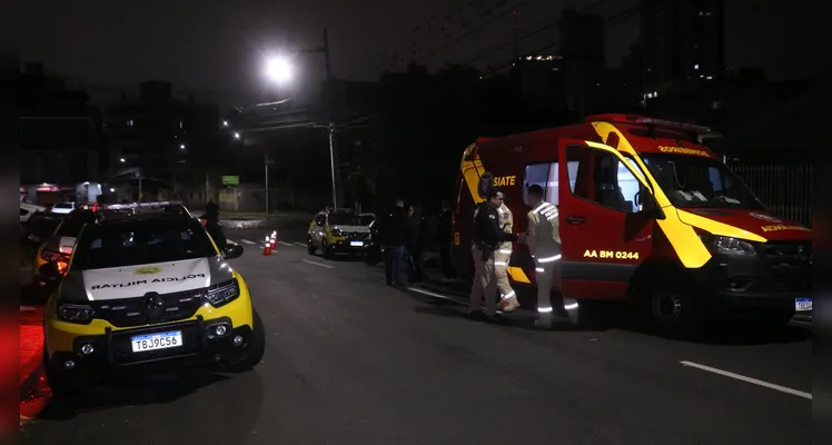 Motociclista fica ferido após colisão no Centro de Ponta Grossa