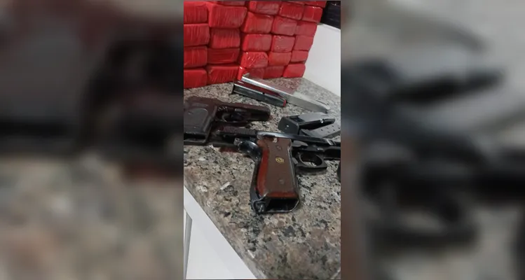 Mulher é detida ao transportar mais de 20 kg de maconha na PR-151