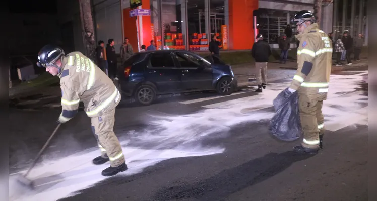 Veículo na contramão colide contra ônibus na madrugada de PG