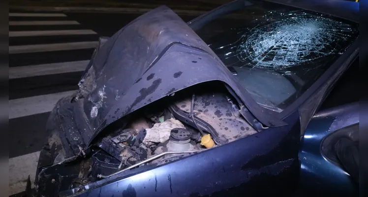 Veículo na contramão colide contra ônibus na madrugada de PG