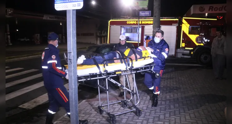 Veículo na contramão colide contra ônibus na madrugada de PG