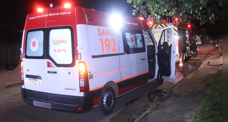 Incêndio destrói casa e deixa uma pessoa ferida em Ponta Grossa