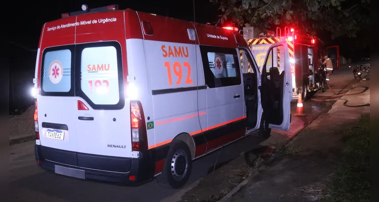 Incêndio destrói casa e deixa uma pessoa ferida em Ponta Grossa